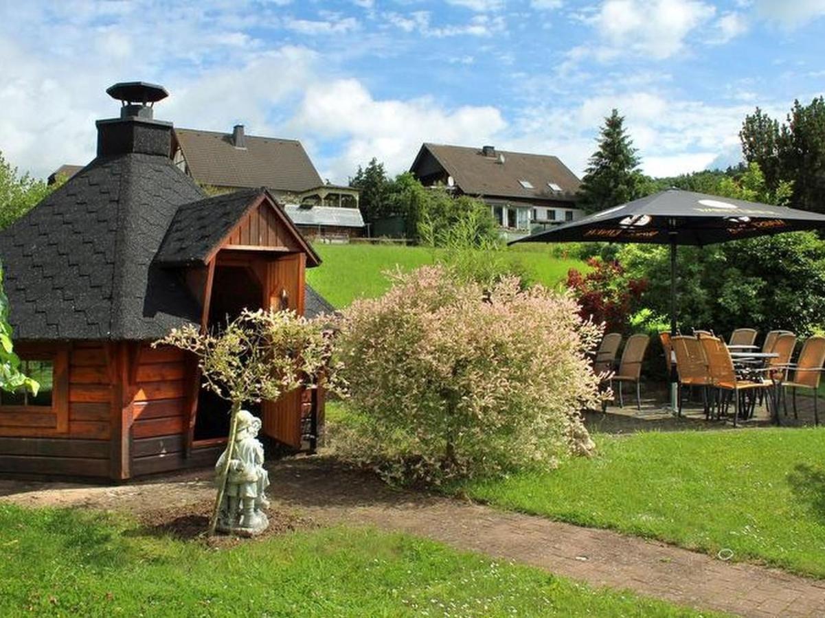 Gasthof "Zum Burghof" Medebach Exterior photo